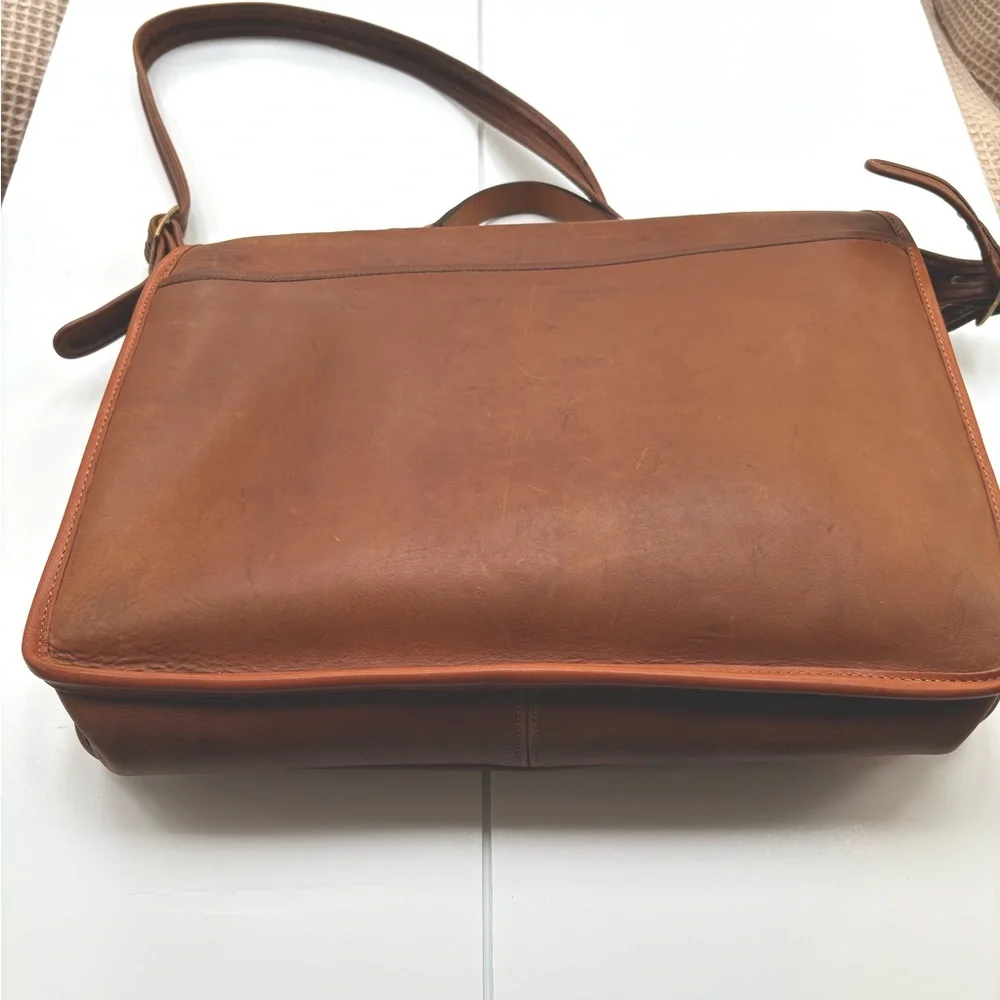 Vintage Coach Devil Wears Prada 2 Metropolitan Messenger Bag - Picture 7 of 12